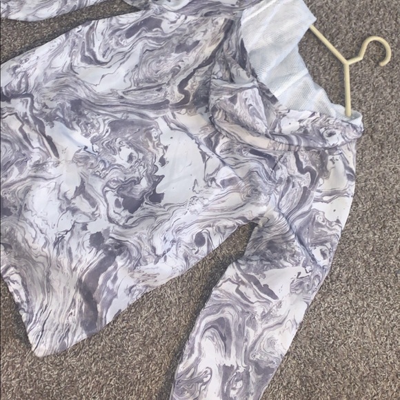 Windbreaker Hoodie - Picture 2 of 9